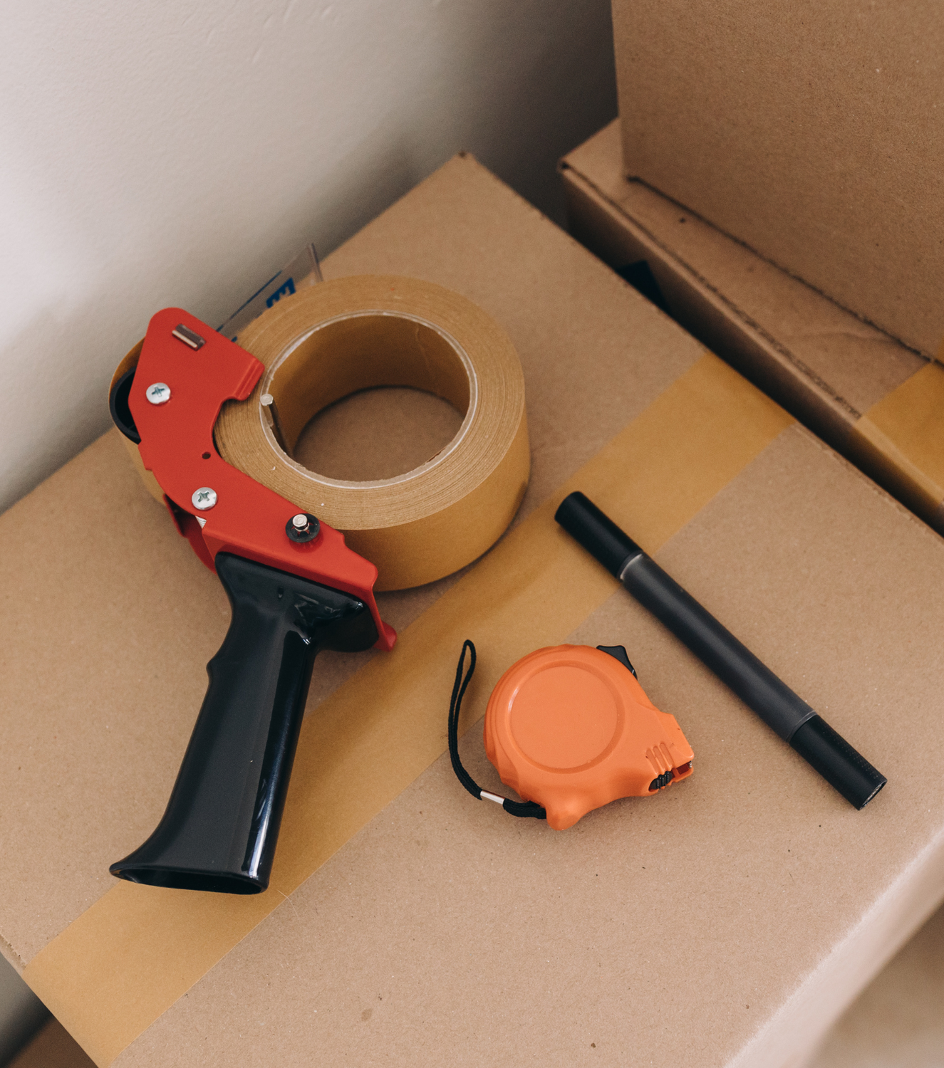 Таким образом можно компоновать блоки используя текстовый виджет и рядом с ним поставить произвольную картинку.